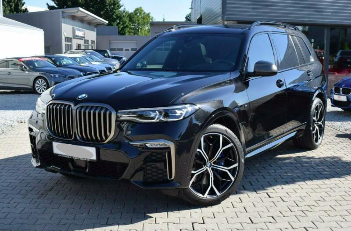 BMW X7 M50d Mpaket | předváděcí auto | skladem | od autorizovaného prodejce | černá metalíza | super cena | top stav | online nákup | autoibuy.com